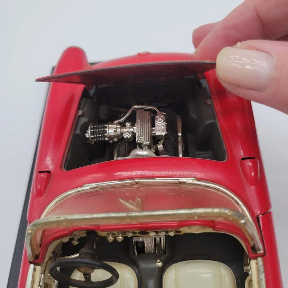 Road Tough 1957 Red Chevrolet Corvette Diecast 1:18 Scale‎ #92018 Display Stand